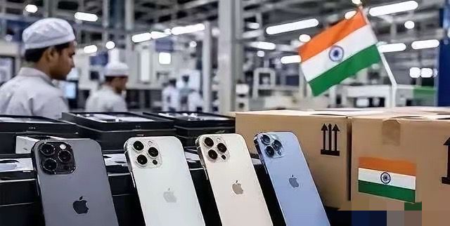 iPhone 18 Pro国行9999元全球最贵，预售却卖爆了。存储芯片这玩意儿就像菜市场里突然被饭店包圆了的排骨，三星、SK海力士把产能全倾斜给AI服务器，手机用的内存从39美元飙到145美元，成本一下子涨了近四成。苹果转手就把账算到消费者头上，国行256GB比美版贵了小两千，2TB顶配干到204