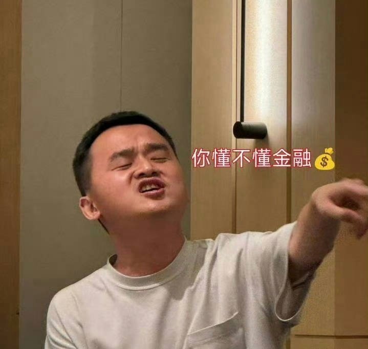 #大批ai博主停更了# 

不是很正常嘛，观众们看内容的时间就那么多， 真人博主能跑出来脱颖而出的基本上也可以说是千里挑一，为啥大规模电脑做的内容能有观众并且商业化呢？

人类可以开烧鸡店和海边翻车，假装开商K其实是炫妻炫娃狂魔，人类的温度和情感连接还是芯片无法取代的。

这也是好事。 ​