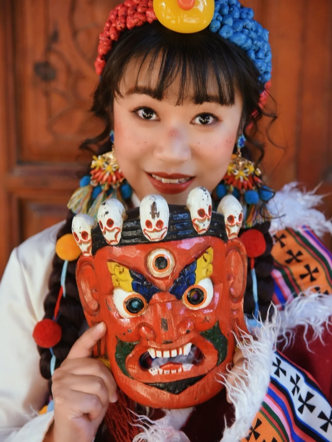 束河古镇里，留下一组藏服美照