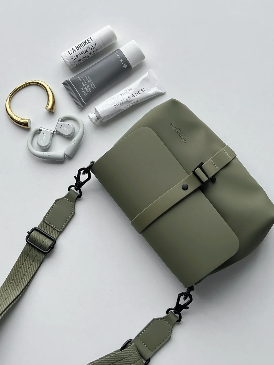 男生翻包日常｜夏天出门的小邮差包