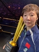 4比0赢下决赛当晚，王曼昱说优势不算明显。
对手是日本削球手佐藤瞳，四局只丢22分。
这是本站第二冠，也是第四座大满贯单打奖杯。
可发布会上，王曼昱谈的不是庆祝。
有人问她怎么看中日女乒的竞争。
她的回答是，这会是未来很多年的常态。
日本现在这批好球员都很年轻。
我们有优势，但不算特别明显，只是略微