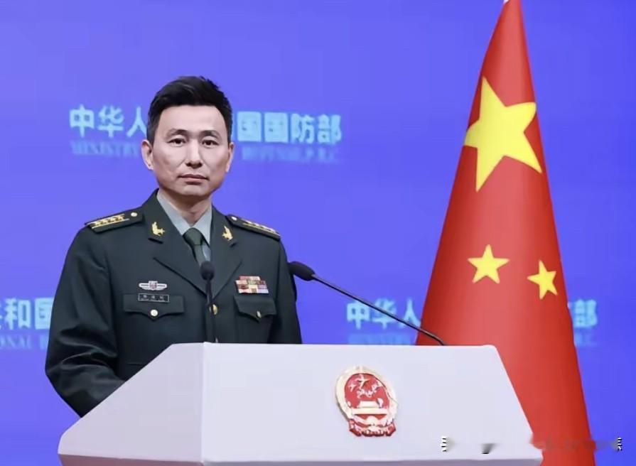 中、俄、蒙三国联手干了一件大事！
无人机在天上盯着，直升机在空中拦着，突击车在地上堵着。

9月2日，中俄蒙“边防合作-2026”联合演练在内蒙古满洲里市三方交界的边境指定区域拉开帷幕。演练以“防范打击边境地区侦察破坏活动”为课题，针对走私偷渡、恐怖破坏、跨区域流窜犯罪等边境突出安全隐患展开。

为