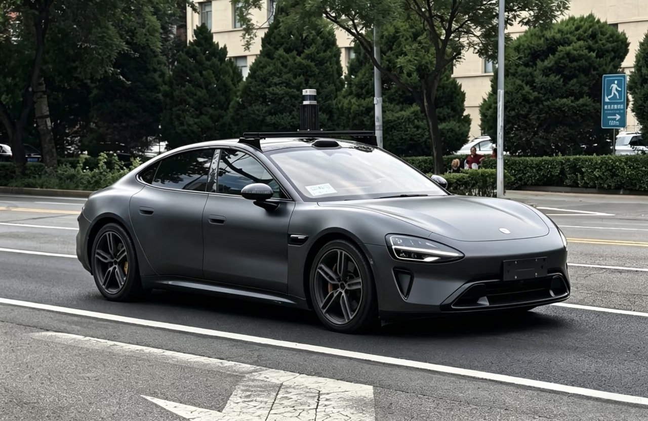 小米注册SU9 LUX商标！小米的行政级轿车？
也就是以后还有YU9 LUX……
SU7已经5米长，这车看样子得有5米2
后面几张AI图，感觉还不错啊！

#小米SU9 LUX# ​