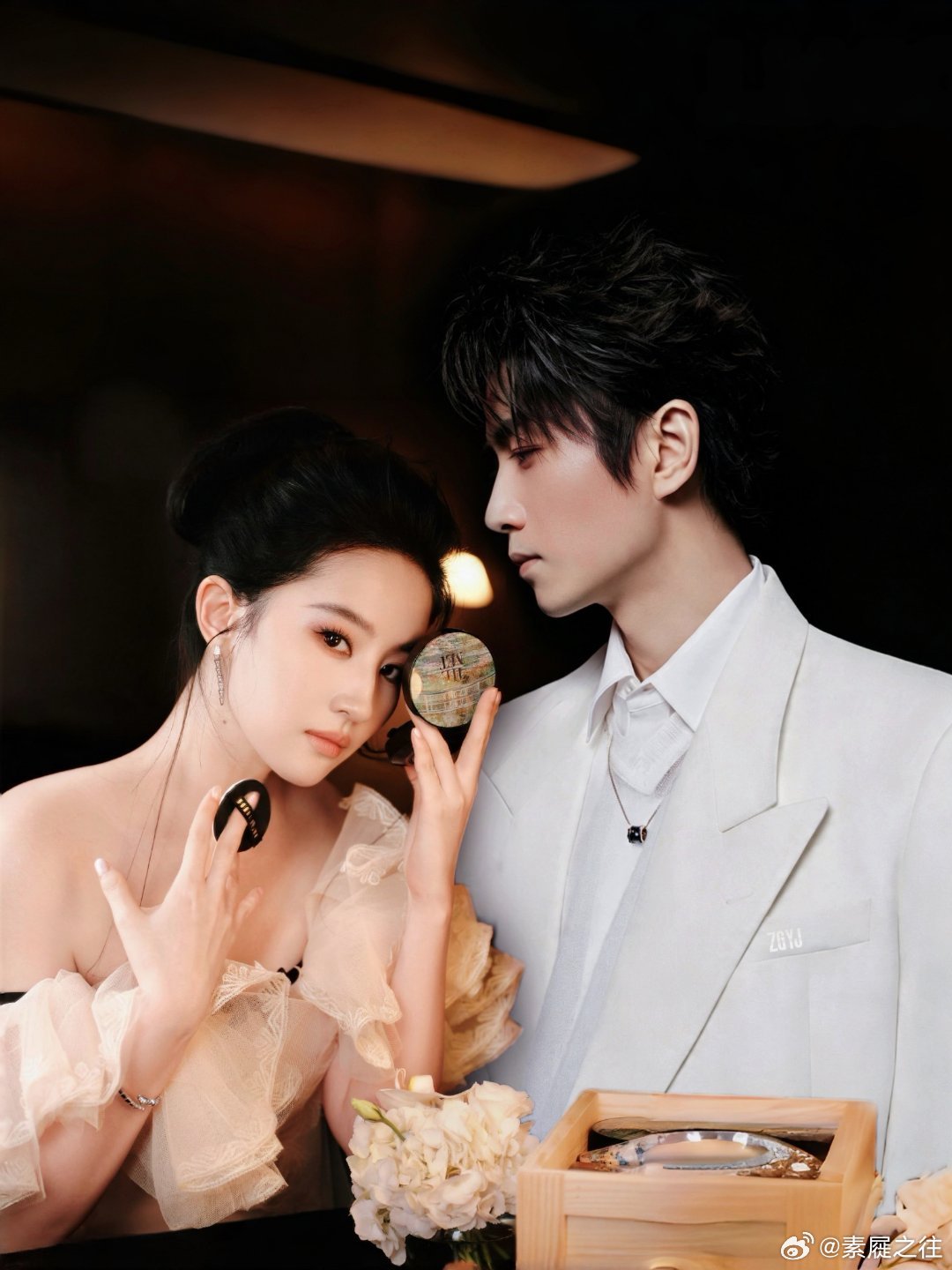 #顾盼生辉[超话]#                                                                
顾盼生辉 顾盼长辉 顾盼永辉
#期待刘亦菲陈晓二搭# 
顾盼今天二搭了吗？没有？那我明天再来哦。今天是我期盼打卡554天。这俩咋看都是天生一对！自带结界自带沉迷系统，让人念念不忘。我的cp怎么都配，各种登对也是 ​
