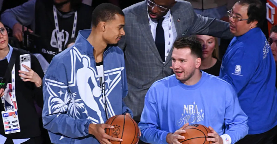 #nba# #NBA新赛季# 
有点可惜😮‍💨，文班亚马这次世预赛无缘对上东契奇。
文班坦言感到遗憾，但表示来日方长，未来还有交手机会。
比起球星对决，他更看重法国男篮的世界杯梦想，想在国家队的长期蓝图里留下自己的一笔。
两大天才的 FIBA 大战，只能再等等。 ​