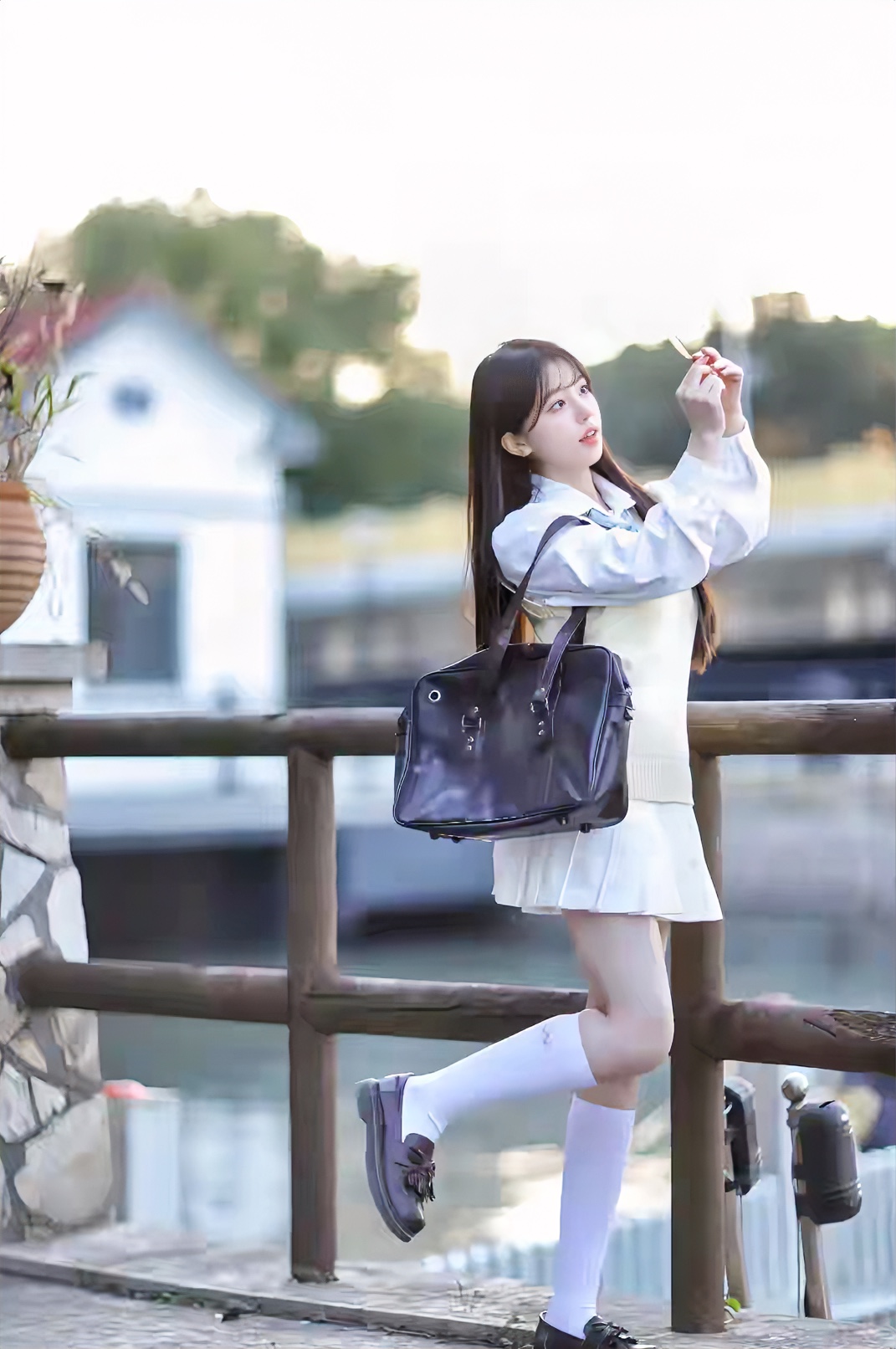 上海一个美女校花，声如清泉，人如美玉，连发呆都那么赏心悦目，好漂亮，好...