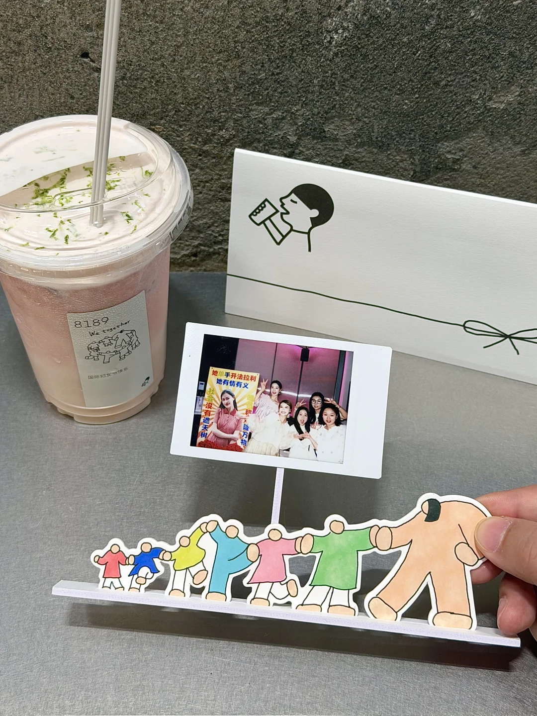 今天跟闺蜜的拍立得放这里刚刚好！