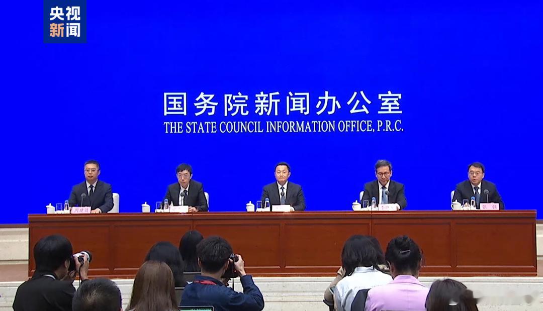 楼市要变天了！未来楼市真的底层重构
今天，国新办举行“开局起步‘十五五’”系列主题新闻发布会，住建部发表了重要观点。当前房地产市场发生两个转变：
一是市场供求关系发生重大变化；
二是房地产进入存量时代。数据看，二手房交易占比，2020 年 27%、2025 年 46%，2026 年前 8 个月二手房成交占比 ​