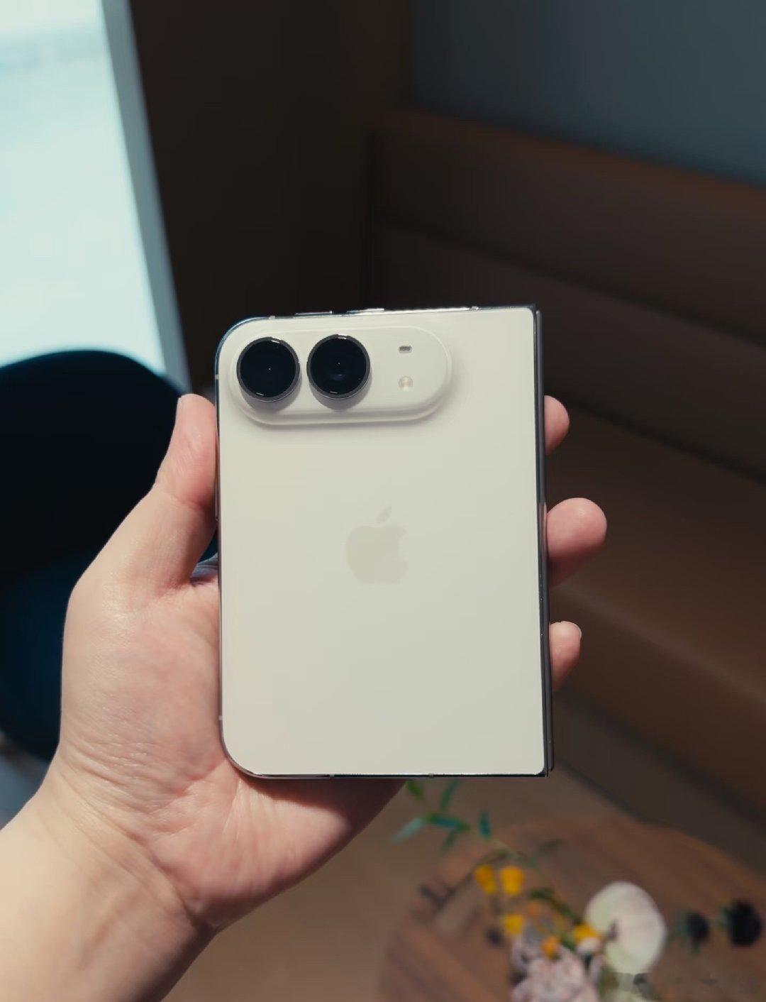 iPhoneDuo PuraXMax

想必大家都知道，iPhoneDuo首发溢价直接崩盘了，黄牛的囤货都在亏钱，这台快两万的折叠屏机子，到底值不值？

虽说它的折痕漂亮，有iOS味，可是没有Face ID，只给eSIM，没有长焦，包括重量也是像砖头一样，其实答案已经很清楚了。 ​