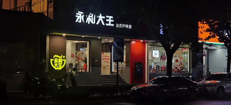 在我家乡，泡妞就叫“撩妹”。这词来源还挺有门道，它出自客家话、粤语、赣...