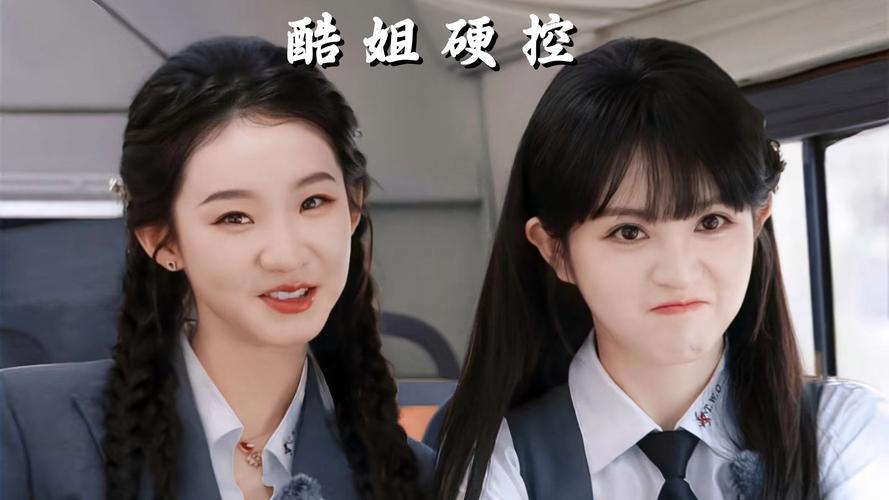 当年一起洗过东北澡堂的闺蜜，如今星途却天壤之别！田曦薇凭“甜妹”标签接连爆火，古装剧一部接一部；反观张艺凡，虽身高优越，却始终没一部拿得出手的古装剧。到底差在哪？

说白了，是赛道定位和观众缘的差距！田曦薇大眼睛、甜美娇俏，精准踩中古偶市场的心巴；而张艺凡偏淡颜、清冷，秀人标签太重，古装造型不占优势