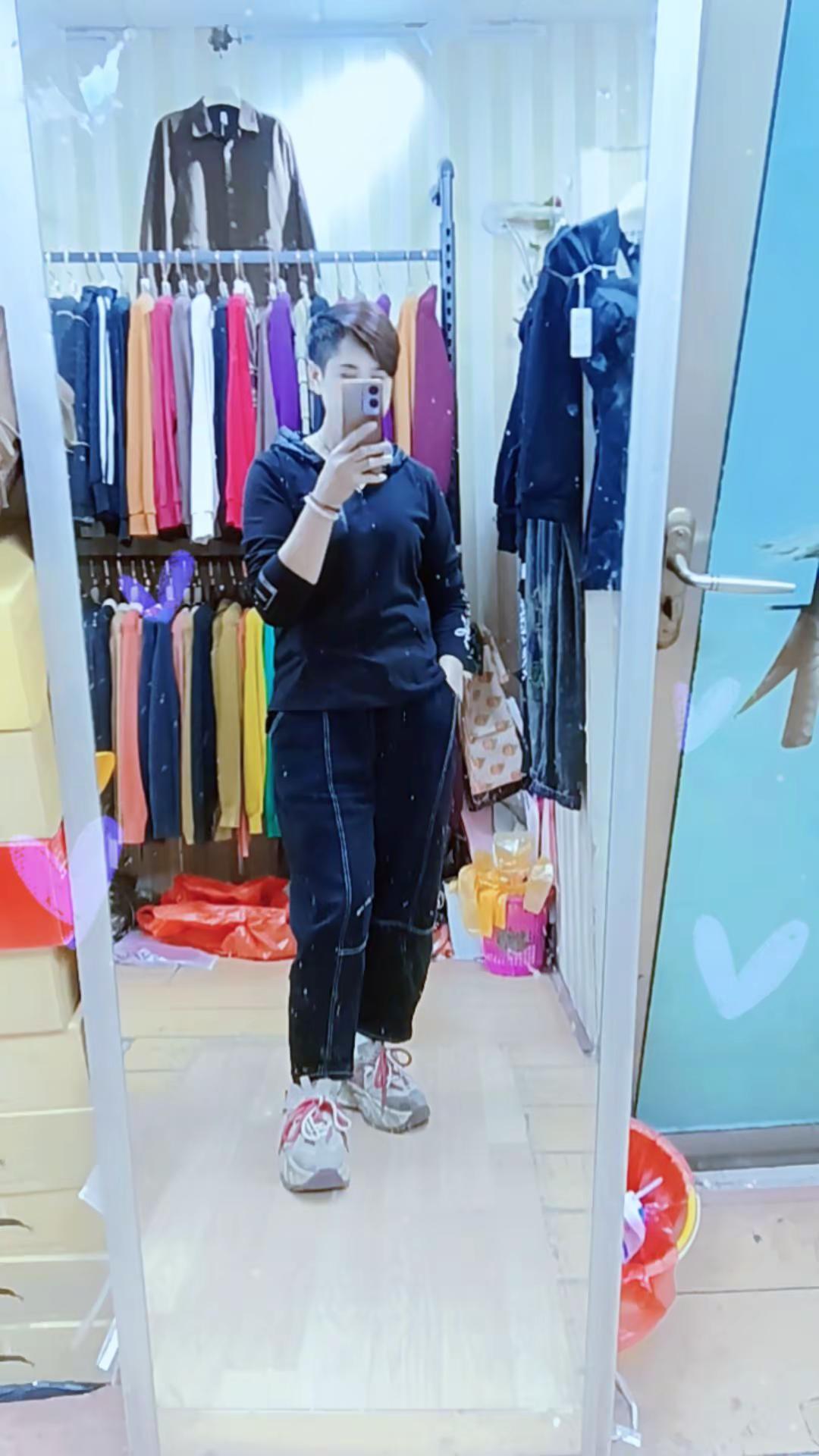 <p>服装时装爱美穿搭时尚潮流 街拍小姐姐穿搭秀 <!--{img:0...