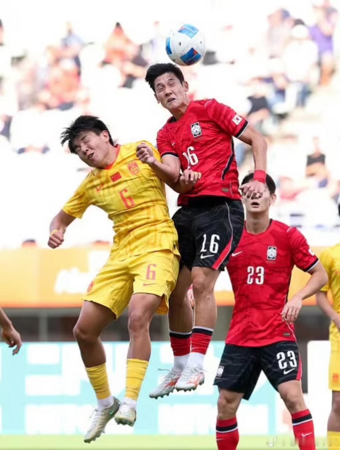 韩媒称国足U23为“粗粗野少林足球”
U23国足1‑2惜败韩国无缘亚运决赛
韩国队完成逆转挺进决赛，冲击亚运四连冠

赛后韩媒OSEN发文，称韩国战胜了中国队“粗野少林足球”还有“偏颇判罚”。
 
整场双方高强度身体对抗，拼抢都很激烈。
我们的球员是敢拼敢抢，拼到毛伟杰受伤被担架抬下场。
竞技体育有 ​
