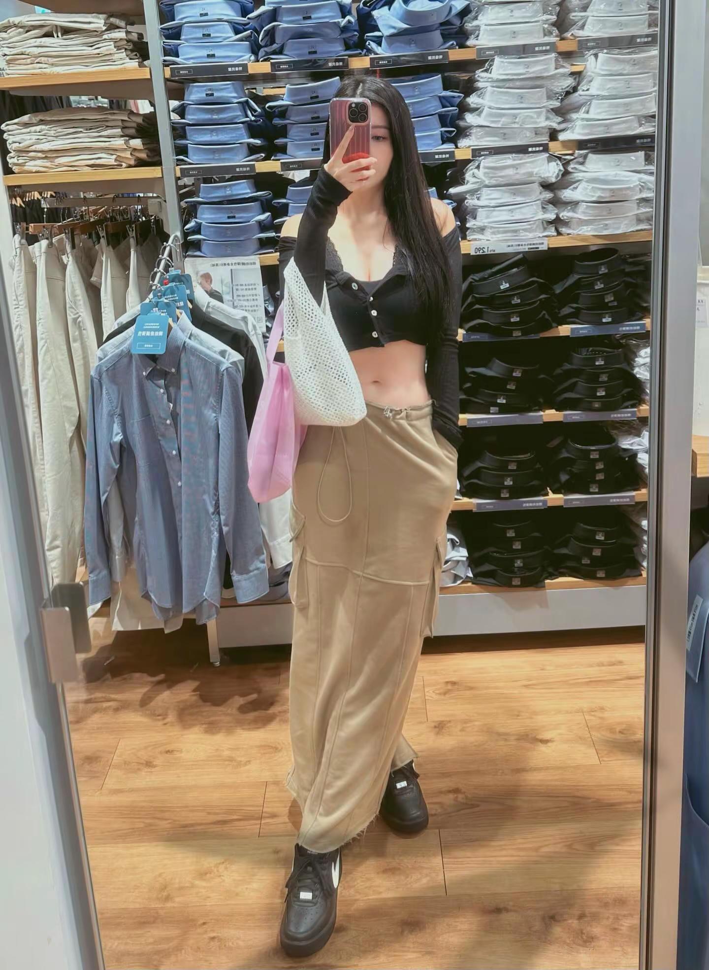 <p>谁还不是小腰精 小蛮腰马甲线 酷酷的小姐姐 保持身材 拽姐穿搭 ...