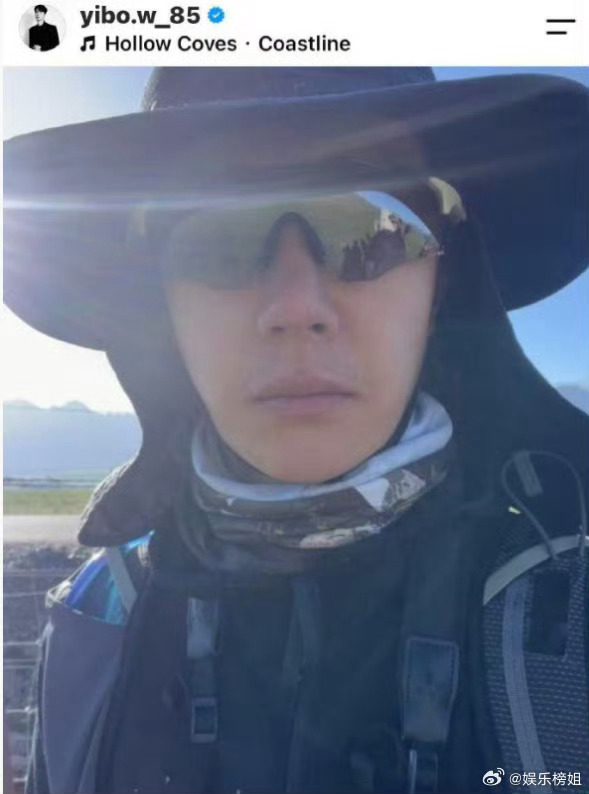 #王一博ins素颜自拍#
王一博在ins一口气更新6张原相机素颜自拍，配文“Flow with nature”顺应自然，氛围感拉满🌿
 
照片拍摄于4月勃朗峰登山滑雪之行，时隔数月才放出。无磨皮无滤镜，坦然记录下高海拔紫外线造成的晒伤泛红，胡茬也清晰可见，满满的活人真实感。
还被网友发现可爱小乌龙：防晒脖套 ​