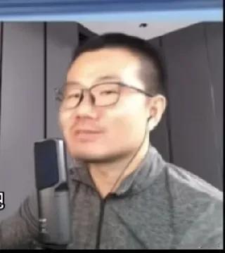 这徐静雨真是太能吹了。徐静雨在采访完杜兰特，单方面跟杜兰特和解后，回家又开启了直播，徐静雨说，自己问的很多问题，都需要翻译在中间润色，因为翻译害怕杜兰特生气，直接就什么也不说了。徐静雨后来问翻译，为什么我问的问题，你翻译的意思都不一样，翻译说，你问的问题让我很难办。徐静雨又说:“难办？难办也要办”。