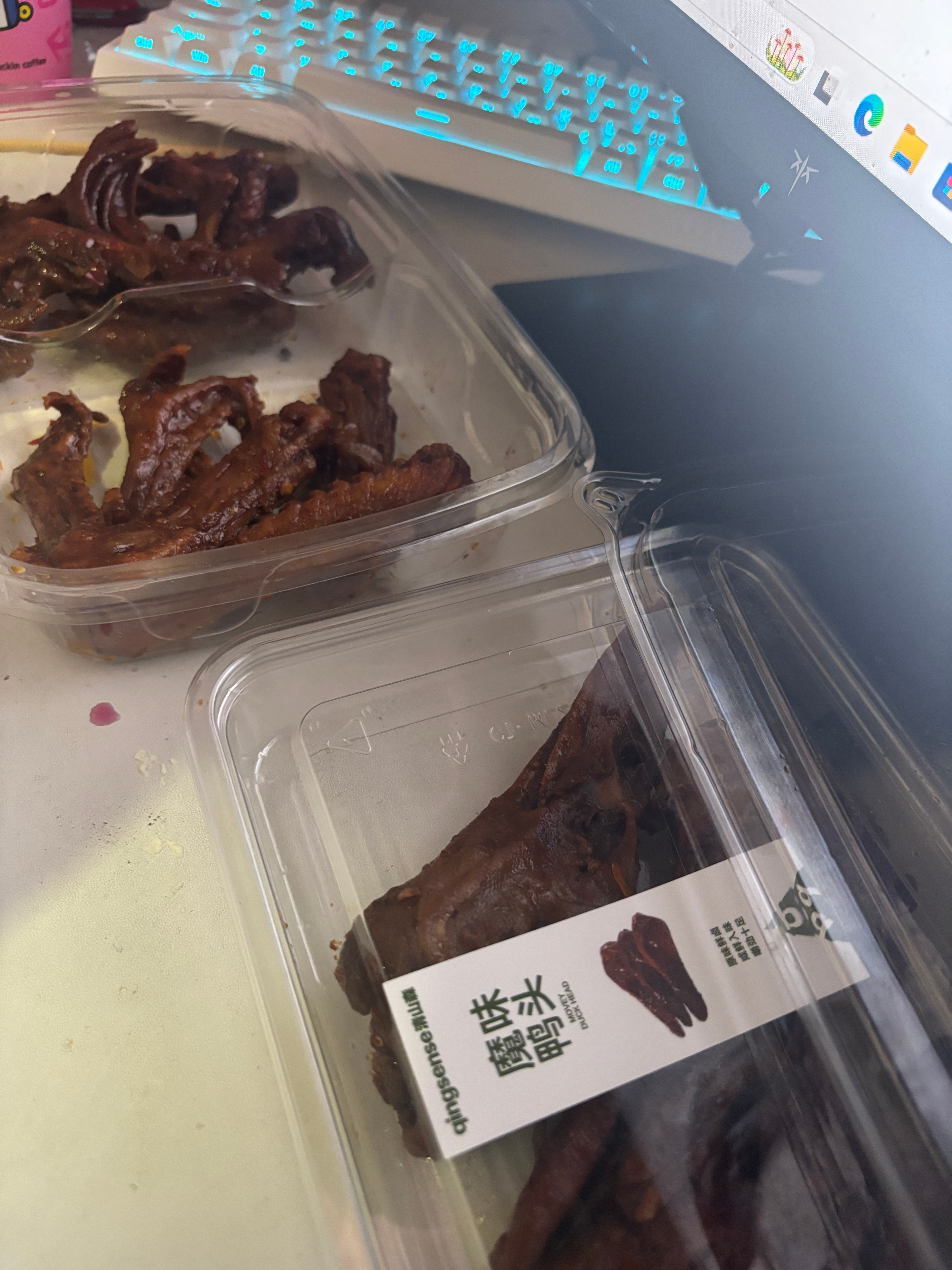 和jjq外出的一天！
中午吃了超级无敌寿司 美味美味！
逛了很久服装店jjq没买到心仪的 但给我选了一个裤子 我们俩可以一起穿
jjq给我买了去年就想吃的源麦甜！！ 料超级多 美味但不会想吃第二次
在哈西新开的清山森 大踩雷 消费100元子 jjq想买的都没有 苹果汁一般 海苔不好吃 鸭头jjq说腥 都被我吃掉了 ​
