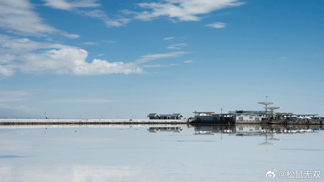 茶卡盐湖。

📷：sony a7m4 + 24-240mm f3.5-6.3
抄送：

#青海##茶卡盐湖# ​