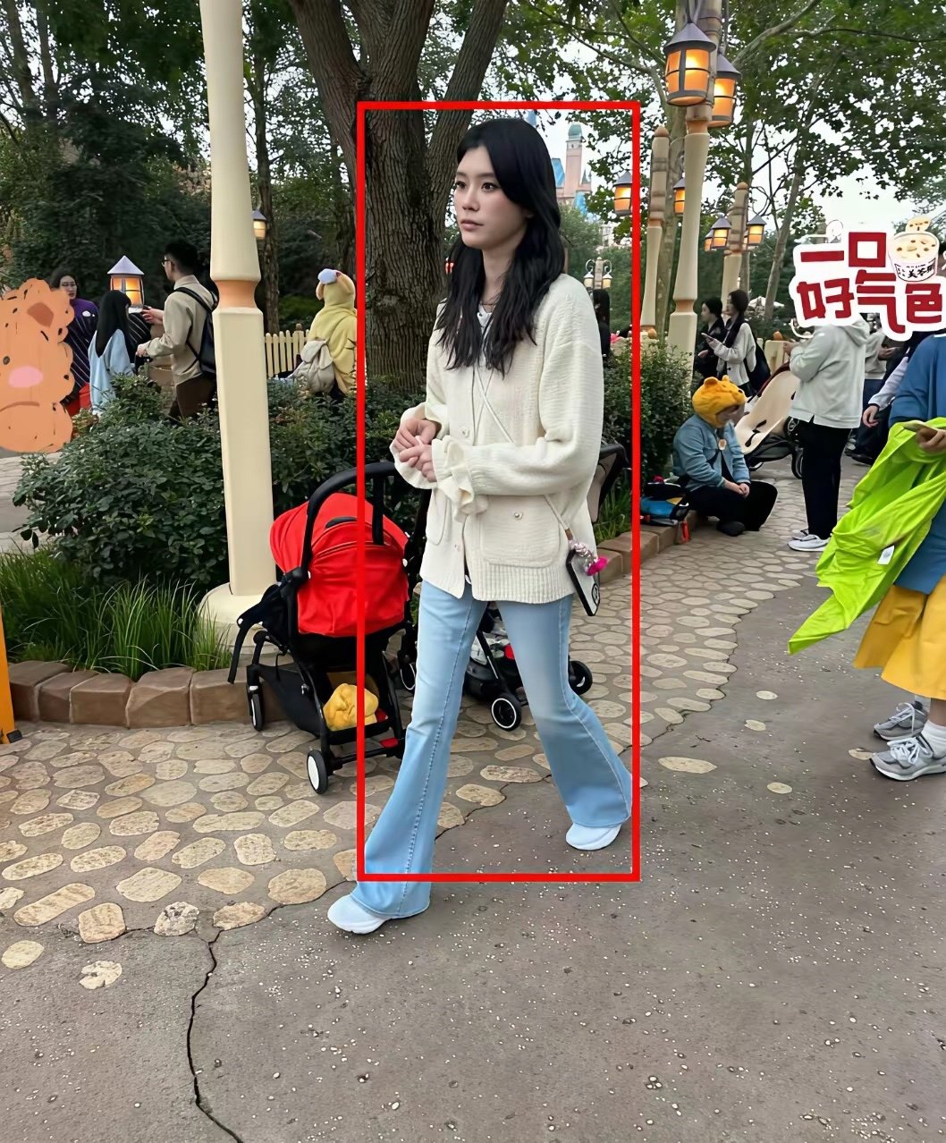 我去…想不到奚梦瑶也是不上镜那种!
本人比镜头上好看多了，温柔没架子，状态好好的 ​