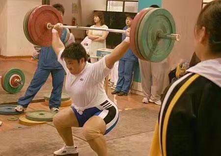 <p>爱健身的小姐姐 爱瑜伽的小姐姐 你有多自律就有多美好 你的坚持终...