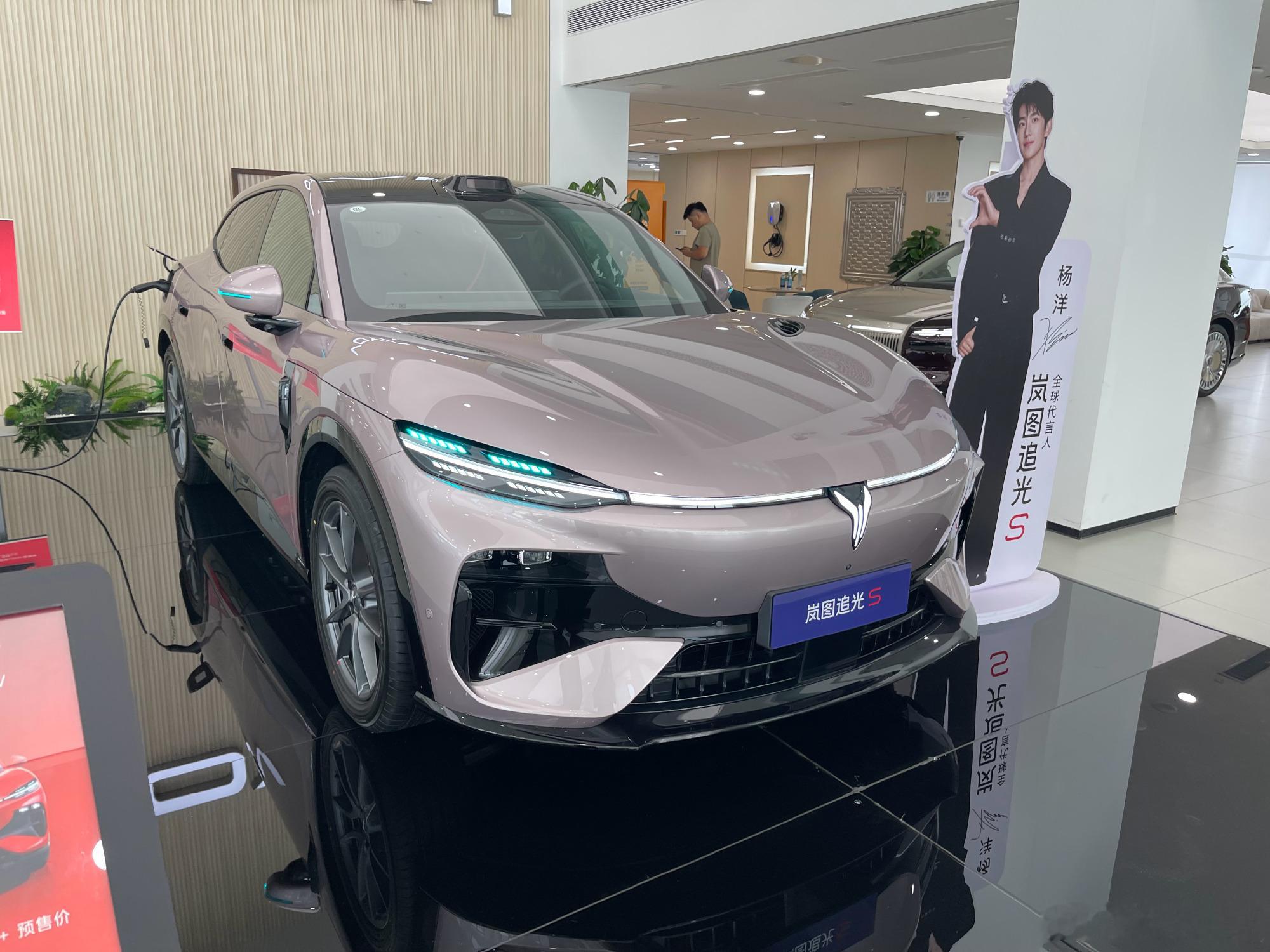 听闻岚图全新追光S展车到店，老车主到店品鉴  作为一名岚图老车主，一直...