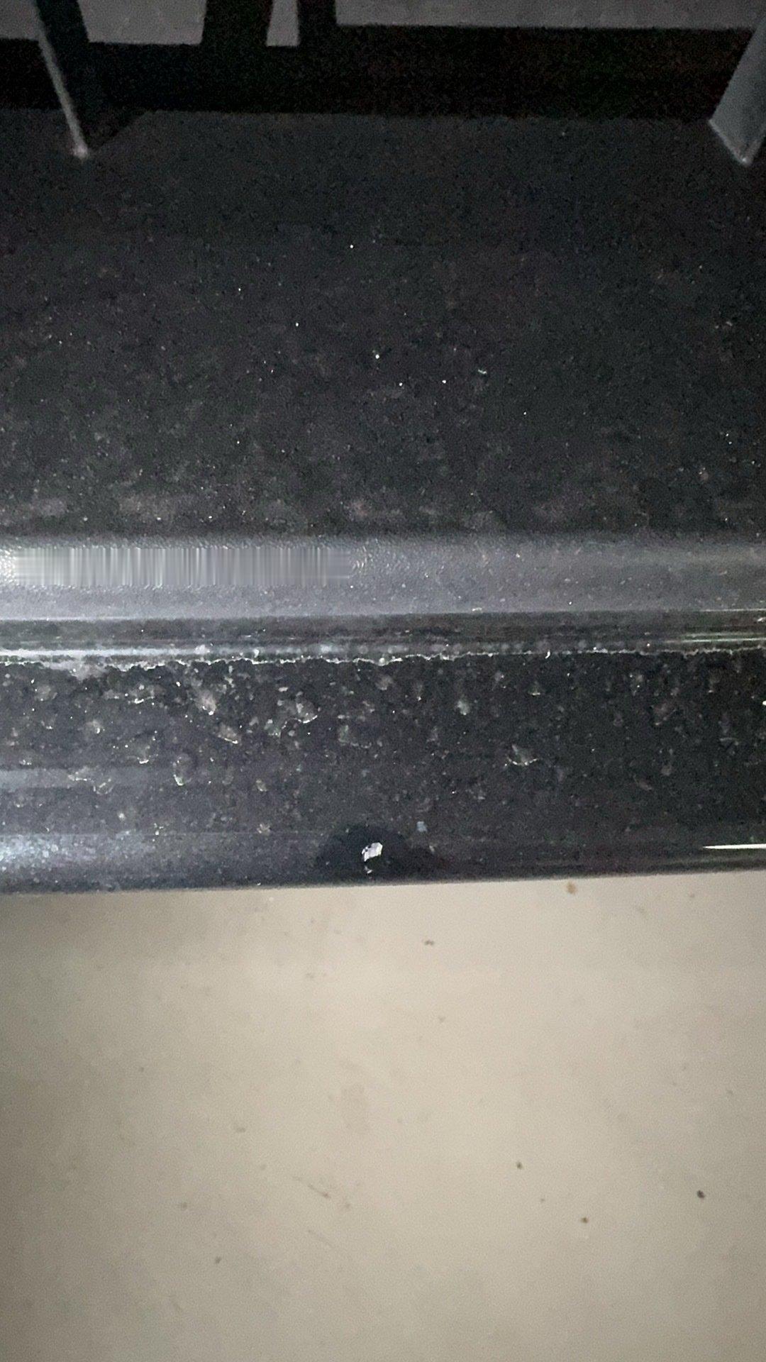 给我们小区物业点赞，万科的物业还是强！

车停地库让小朋友的卡停车刮了，整个处理过程5分钟，喊保安来辨认小区小孩子是谁家的

家长来了之后，态度很好，我也没过多要求，1分钟沟通完500块，解决！

大家觉得怎么样[喵喵] ​