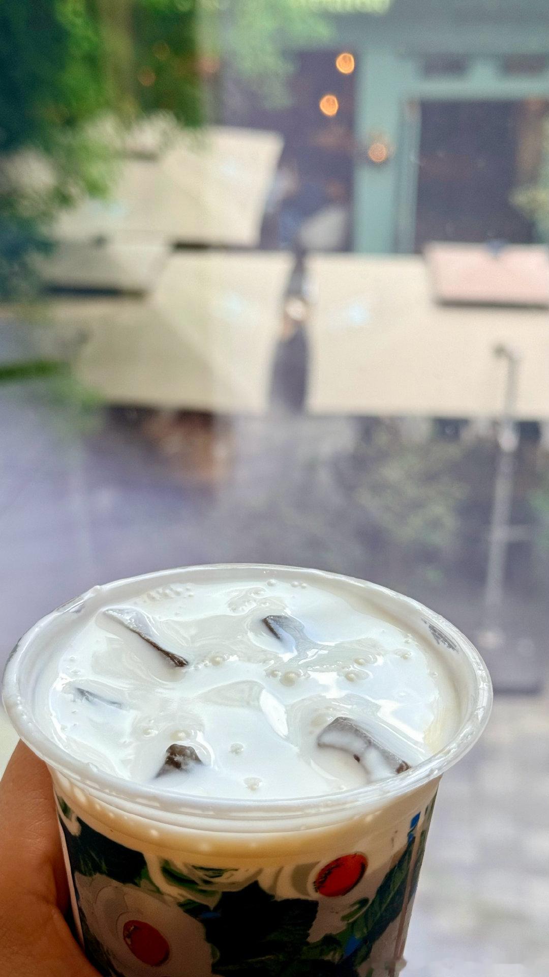 瑜伽、普拉提、基训分别让我肌肉酸痛各一次，一次比一次酸疼的范围小，第一次是全身，第二次手臂和背部，第三次大腿前侧。
今天咖啡后心慌难受，看来要戒了。老登说是我不适应哥伦比亚豆子。[疑问] ​