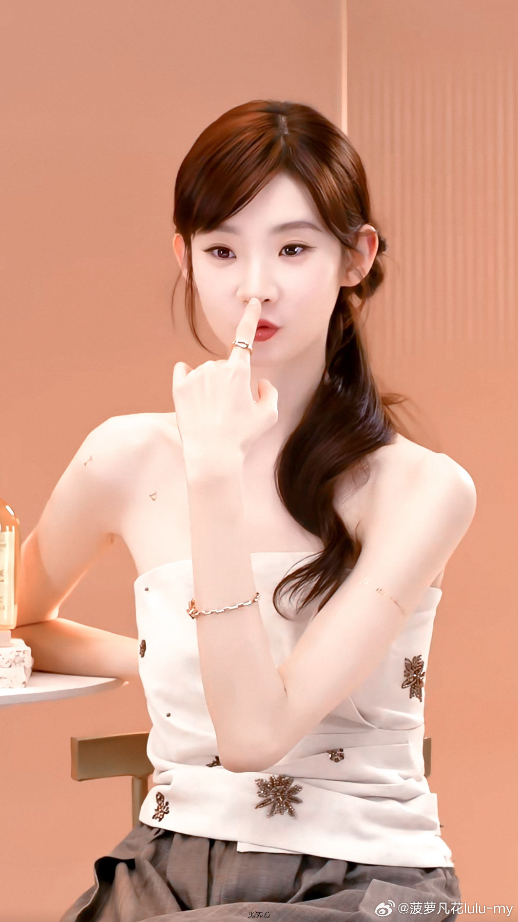 #张艺凡[超话]##张艺凡# 
“泥潭之中成长才能发出最耀眼的力量”"𝓖𝓻𝓸𝔀𝓽𝓱𝓲𝓷𝓽𝓱𝓮𝓺𝓾𝓪𝓰𝓶𝓲𝓻𝓮𝓲𝓼𝓽𝓱𝓮𝓶𝓸𝓼𝓽𝓭𝓪𝔃𝔃𝓵𝓲𝓷𝓰𝓹𝓸𝔀𝓮𝓻. ​