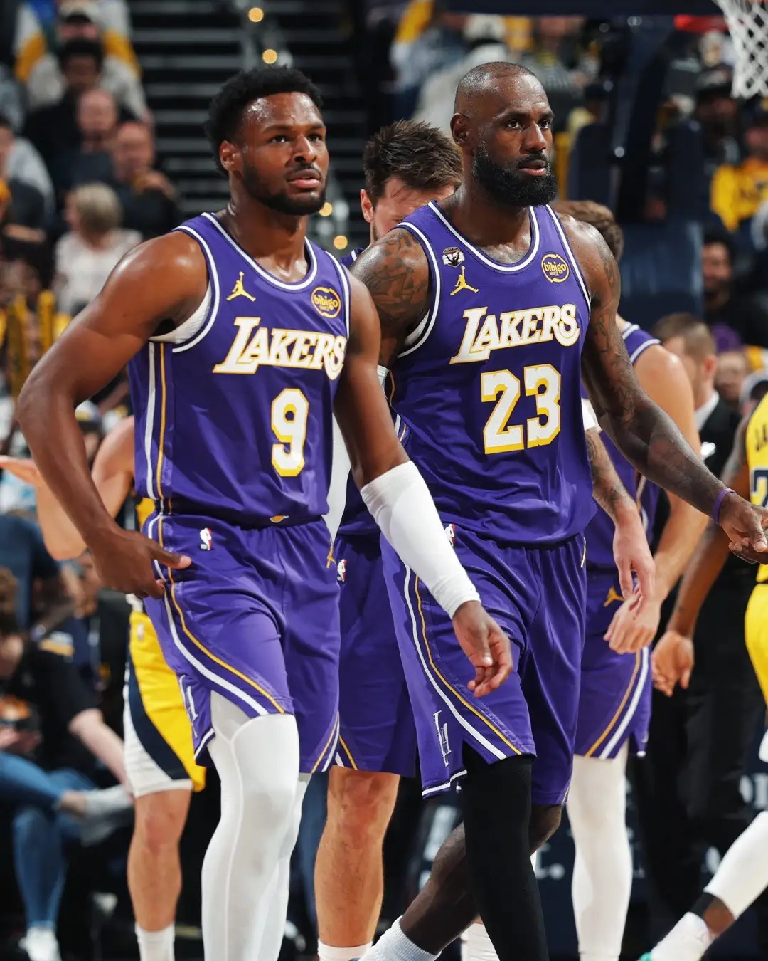 2026年4月25日，NBA季后赛湖人VS火箭G3场正在如火如荼进行中...