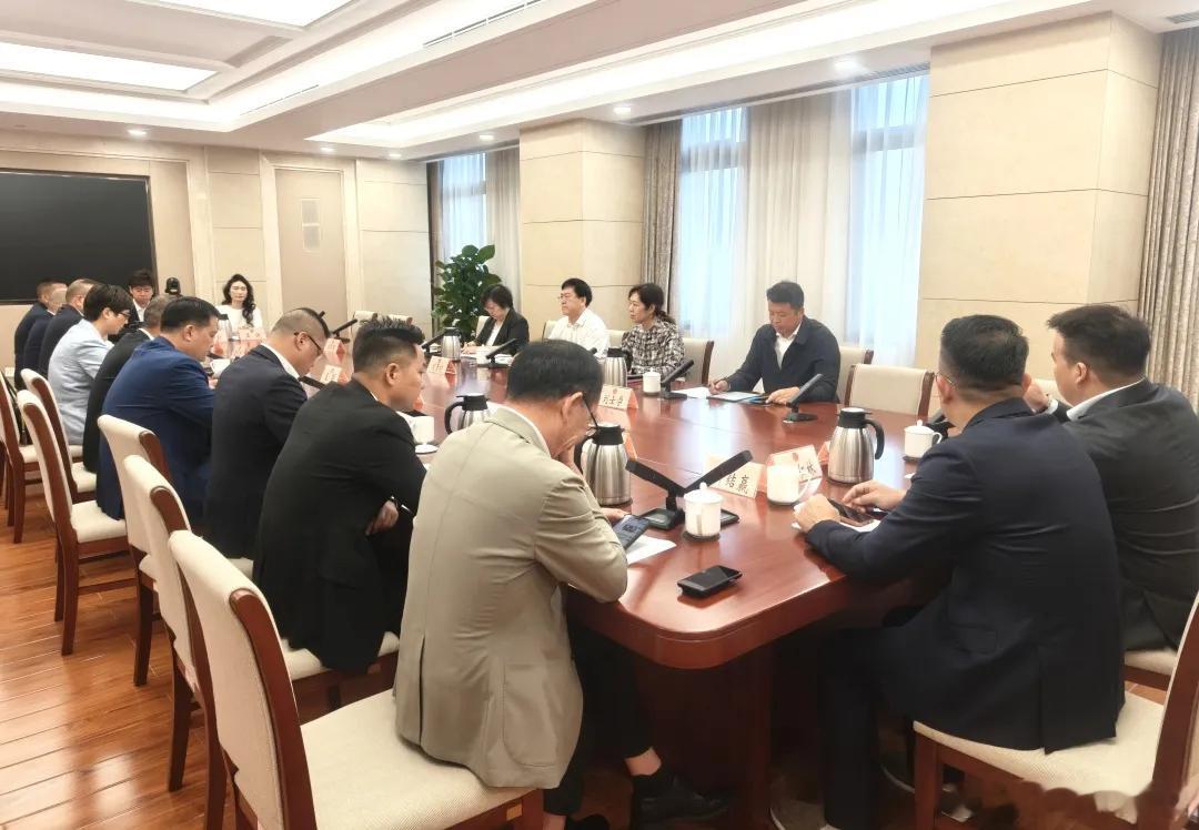 【动态┃玲珑聚侨心 非遗润侨情——区侨联联合八里庄街道开展“侨见·非遗工坊”海侨体验日活动】

9月8日，北京市侨联接待意大利华侨华人社团联合代表团一行。联合代表团由意大利中意青年联合会、佛罗伦萨华人华侨联合总会等10个侨团的13名侨领组成，双方进行了友好座谈交流。

市侨联党组书记周景晓对 ​