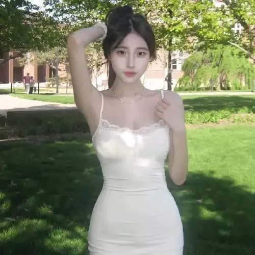 校园里的小仙女，白裙飘飘，仙气满满