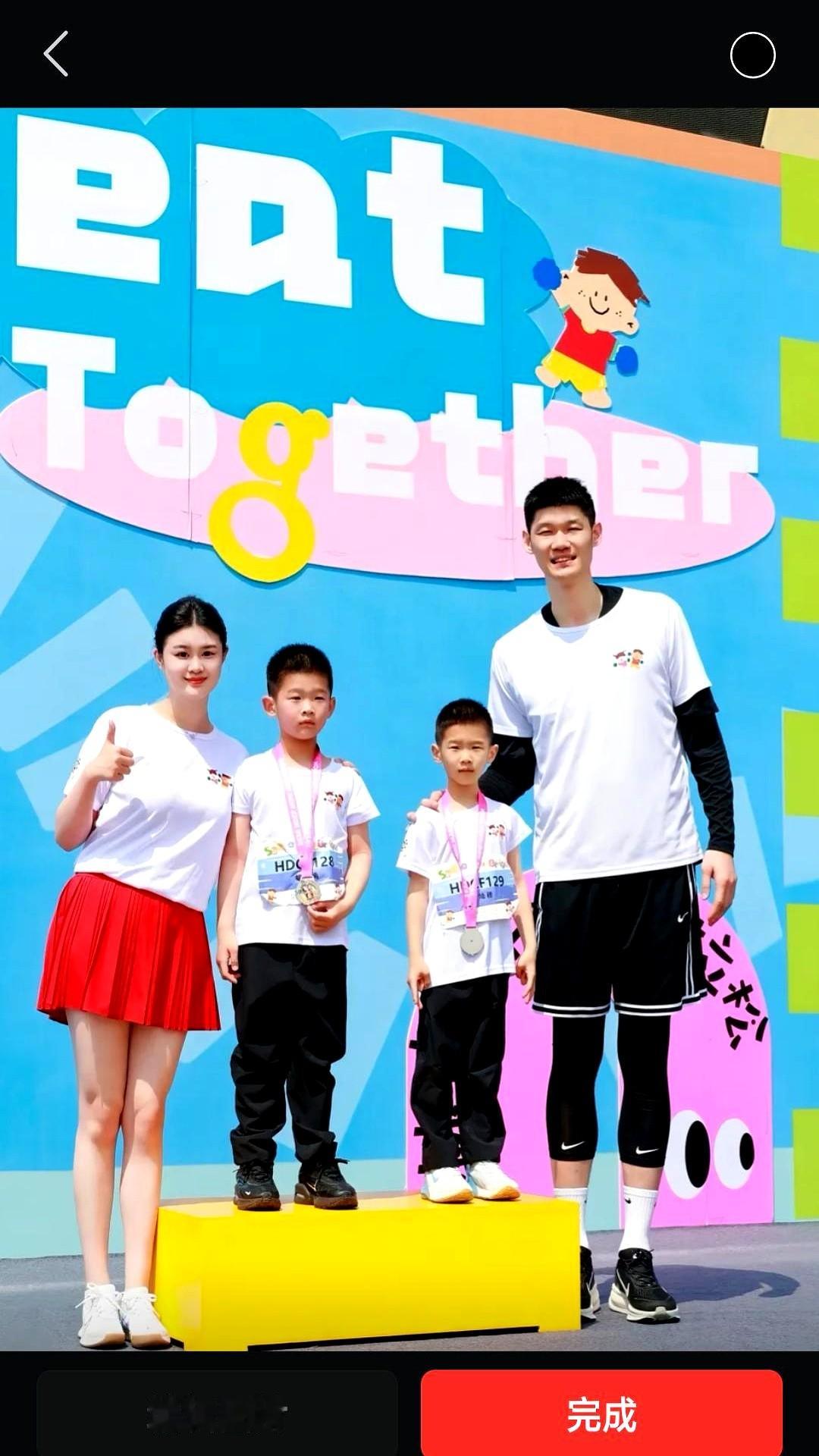 CBA里拿顶薪的球员不少，但能把日子过成胡金秋这样的，真没几个。  2...