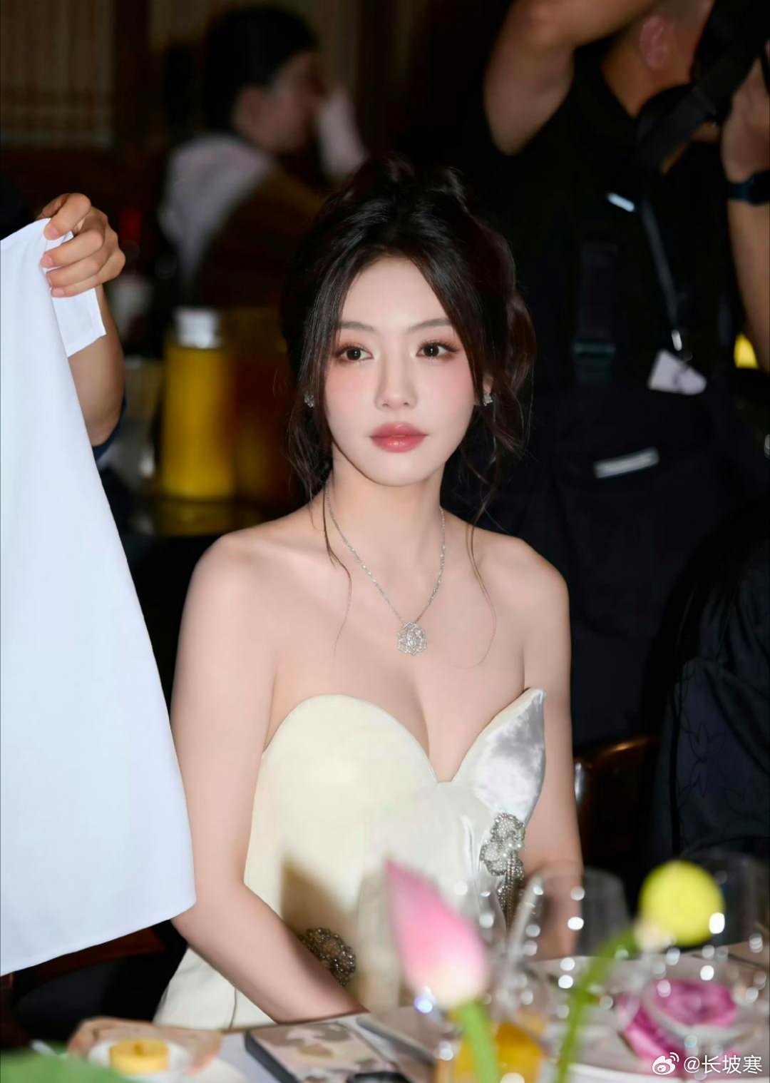感觉蔡文静的美貌被低估了，其实她长了一张小说女主的脸 ​