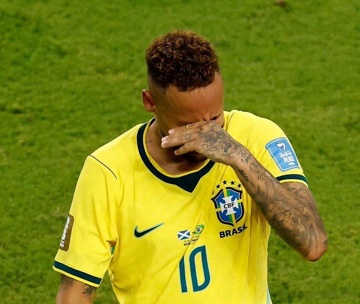 时隔981天，他终于回来了。🇧🇷 北京时间6月25日，巴西3比0完...