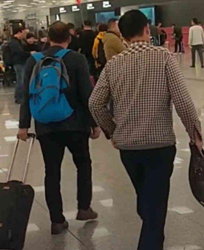 《大众新闻》发布大衣哥的采访自述，他坦然谈起一双儿女的现实生活状况，先聊儿子，再讲女儿，言谈之间尽显实在。
 
采访当中，大衣哥专门澄清网上流传的说法，否认每个月给儿子两万元生活费的传闻。他表示自己打拼积攒下来的家产，以后终归会留给孩子，可属于自己养老的那一部分，已经提前留存妥当。人总会有干不动的一