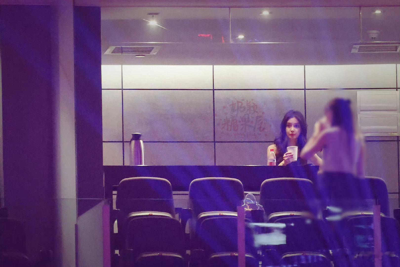 #Angelababy能红的原因# 小小的一只 ​