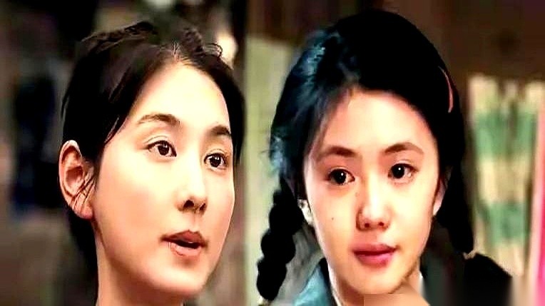 最近网上传出一段视频，演员韩沛颖在直播间里当着镜头的面抹眼泪。
她这一哭，把剧组里的底裤给掀了。她拍完的戏份被一剪没，原本谈好的12万片酬也打了水漂。紧接着网友一扒，同剧组的演员刘浩存，片酬是480万。
12万，对上480万，整整40倍的差价。
直播间里的弹幕滚得飞快，有人敲着键盘留下一句风凉话：“
