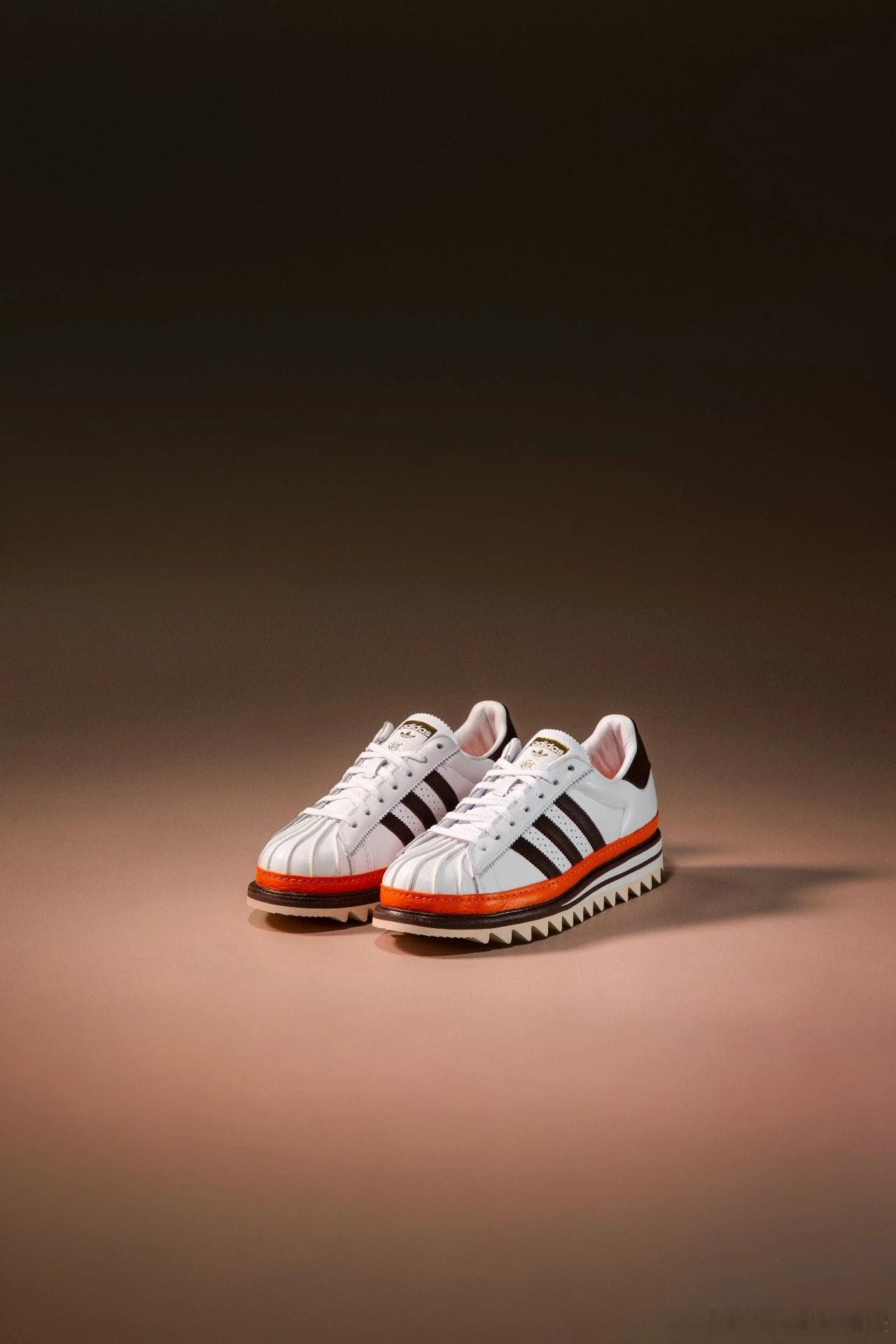adidas Originals 与陈冠希延续其创意对话，为品牌标志性...