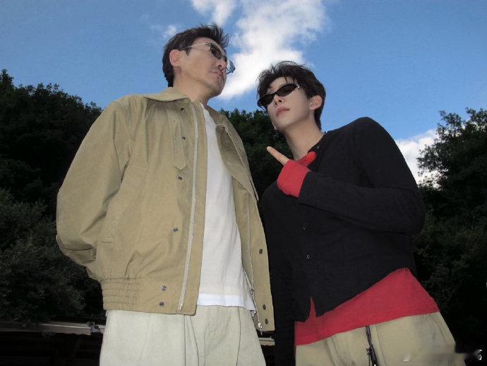 今日发博晒出一组plog，青山层叠、湖水清透的美图满眼绿意，直接把九寨...