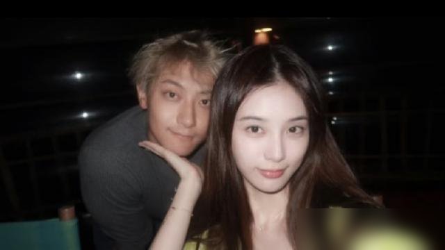 黄子韬憋了两年才承认有孩子，真不是他怂了，是他终于不用靠女粉丝吃饭了。
10月15号，徐艺洋甩了张海边三人背影照，黄子韬立马转发，直接坐实当爹。孩子都两岁多了，藏得严严实实。
徐艺洋直播解释，说之前不公开是因为自己产后状态差，加上黄子韬情绪容易炸，怕说多了出事。还专门辟谣代孕、美国籍那些传言，强
