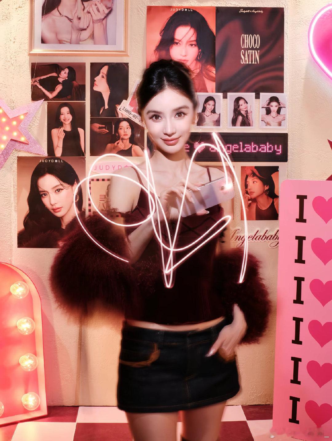 #angelababy[超话]# 📸 #angelababy# 📸#angelababy杨颖# 📸#橘朵品牌全球代言人angelababy# 📸

喜欢看你弯弯的嘴角和爱笑的眼睛

​