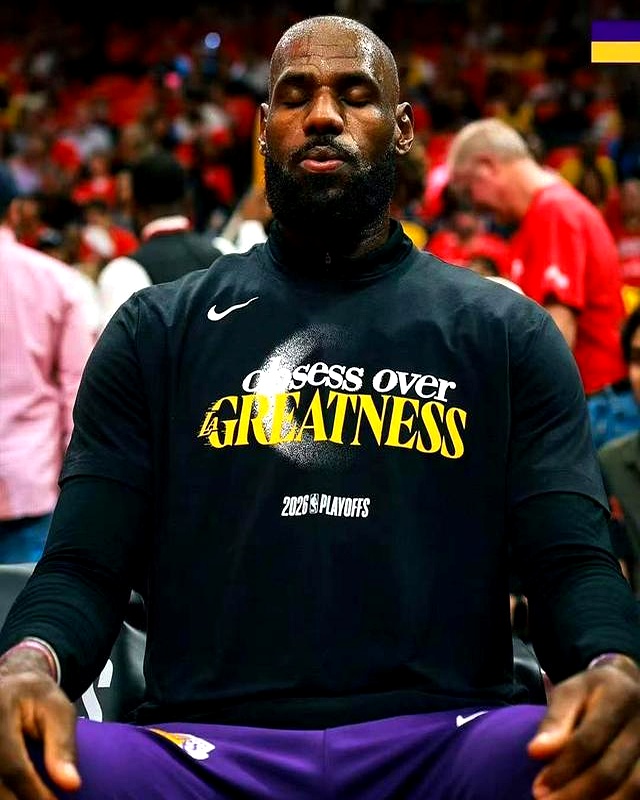 今晚这事儿，直接让人愣住。    4月27日，火箭主场115-96击退...