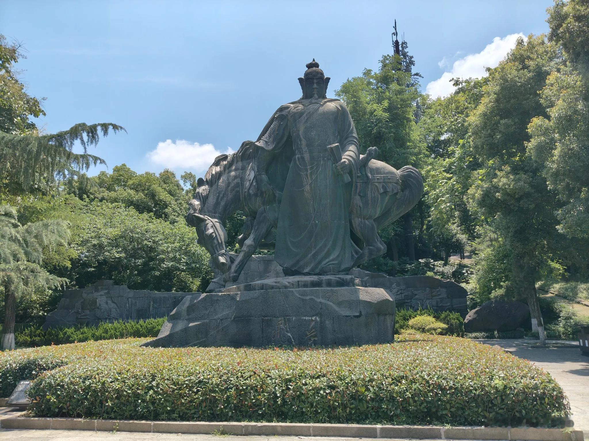 宋岳鄂王石像