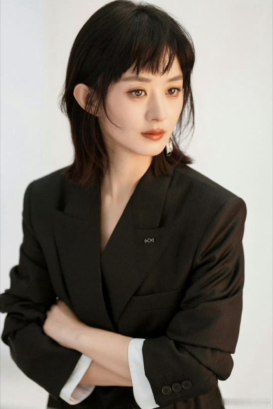 杨紫拿奖后，商务一个接一个，同样是赵丽颖，连拿2个奖凭什么没有商务找她？ ​
