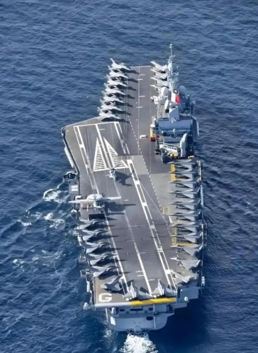 坚决反对中国建造核动力航母？不打仗优势满满，一开战全是短板？随着福建舰进一步公开亮相，围绕中国核动力航母的话题越来越多，同时也冒出不少争议，有人甚至主张坚决抵制中国建造核动力航母，声称平时优点一堆，战时却全是短板。可真正决定它值不值得造的，恰恰不是“核”这个字，而是中国下一步要在哪里打、怎么打。
有