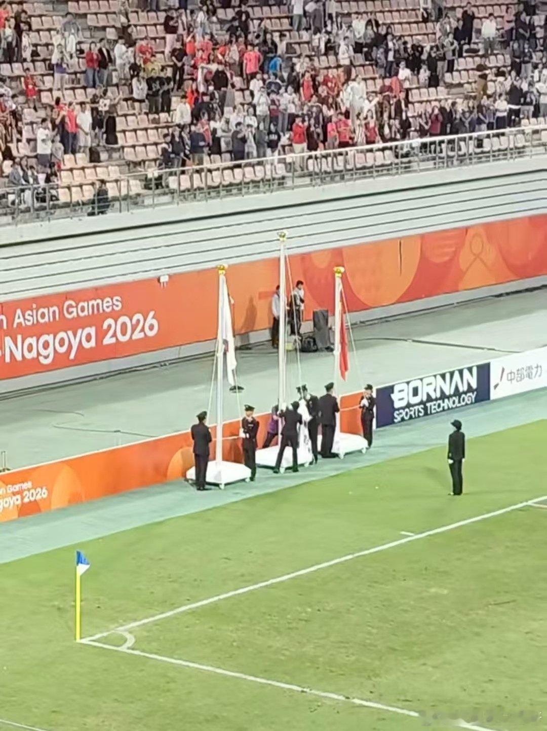 组委会接连出错，苦的却是前来参赛的各国运动员。#韩网汇总亚运在日本受离谱对待##网友调侃亚运会日本欺负韩国的办法##韩国网友不满亚运夺金免兵役# ​