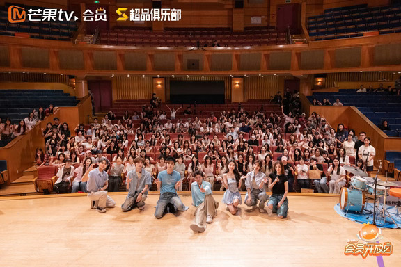 音乐会不只听歌？会员还能与"夜务员"们同台