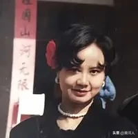 刘欢妻子卢璐，她在自传《嫁给刘欢》中，揭秘了两人的闪电式婚恋