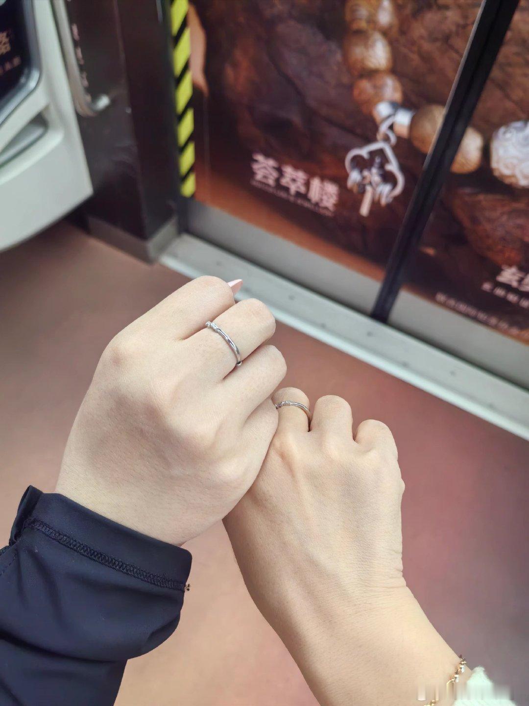 Gemini我找到了可以陪我一起嘲笑你的女孩子了 ​