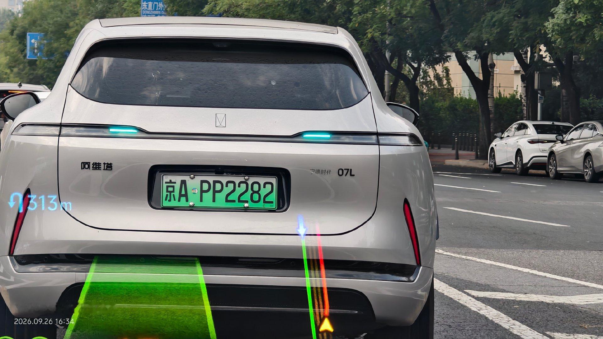 真的还有车主给自己的尾标上贴上宁德时代？

#汽场全开##大v聊车##新能源汽车﻿# ​